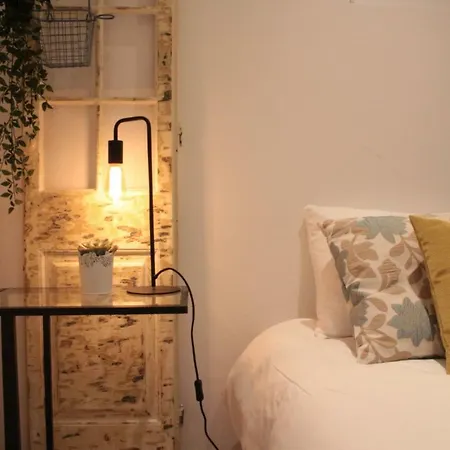 Cozy One Bedroom + Patio Garden